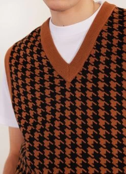 Houndstooth Knitted Vest | Percival X Ilaria | Espresso -Urban Wear Shop PERCIVAL MENSWEAR HOUNDSTOOTH SLEEVELESS VEST BROWN