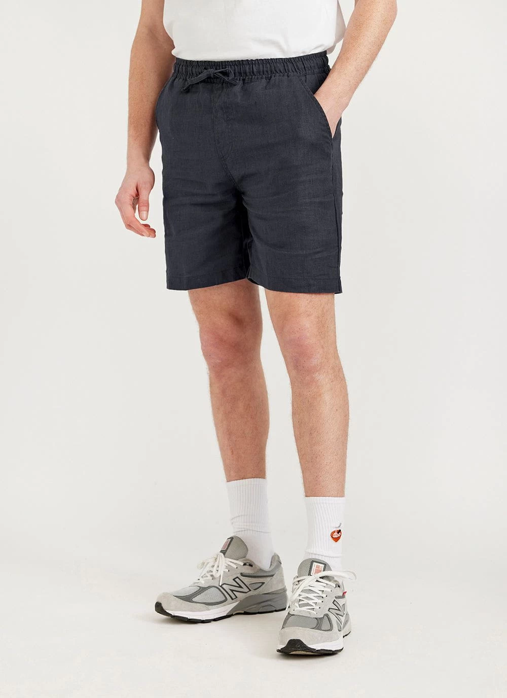 Linen Shorts | Black 6 Linen Shorts | Black - Image 4